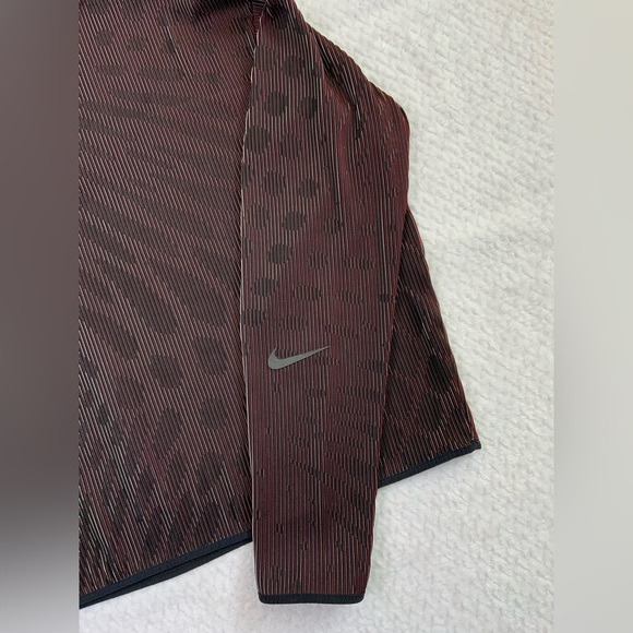 Nike Run Division Women Black Red Mid layer - Picture 5 of 14